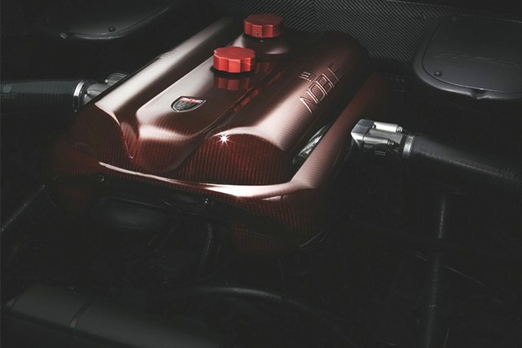 noble-m600-carbon-sport-gallery-1