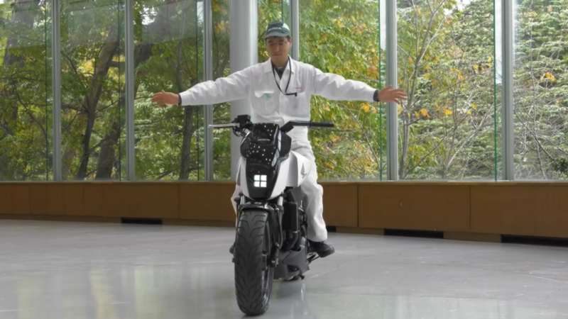 Honda Riding Assist presentato al CES 2017