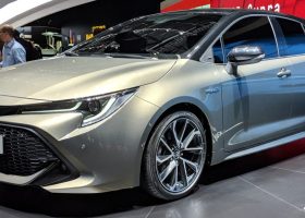 Auto ibride la Toyota Auris