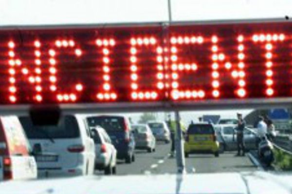 Navigatore con segnalazione incidenti stradali in tempo reale