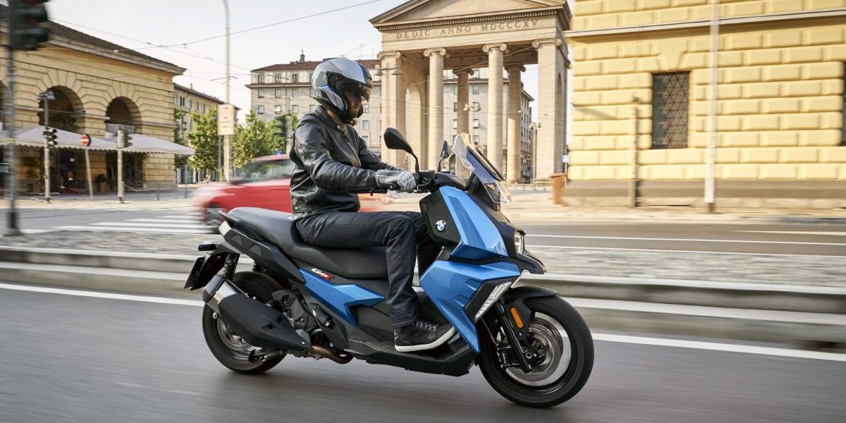 BMW Motorrad 2018 pubblica il nuovo listino prezzi compreso di dotazione di serie ed optional
