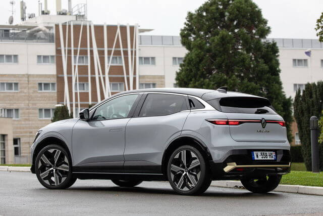 Nuova Renault Megane E-Tech, cosa dicono le prove su strada